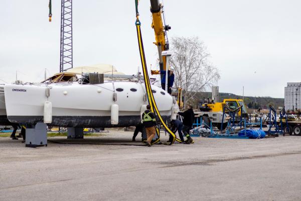 Staff at Georgian Shores Marina working to Take Boats Out of the Water on Crane Day